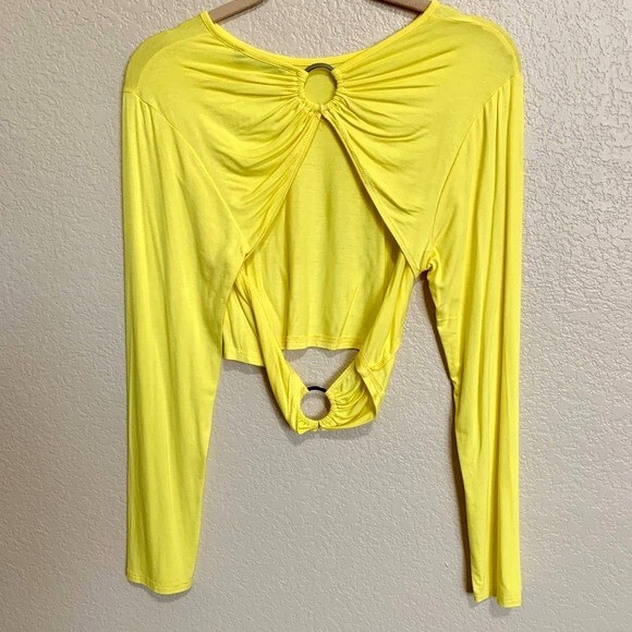 Toska yellow crop top long sleeve back cut out with metal ring top size M - Picture 2 of 6